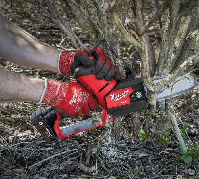 Sierra para podar árboles milwaukee